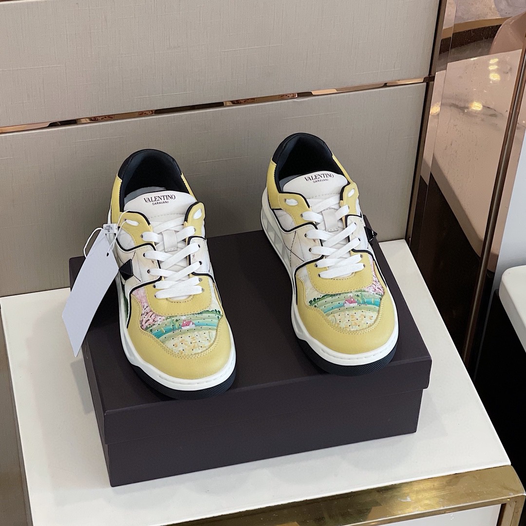 GIÀY VALENTINO STUDD LEATHER SNEAKER SHOES AAA