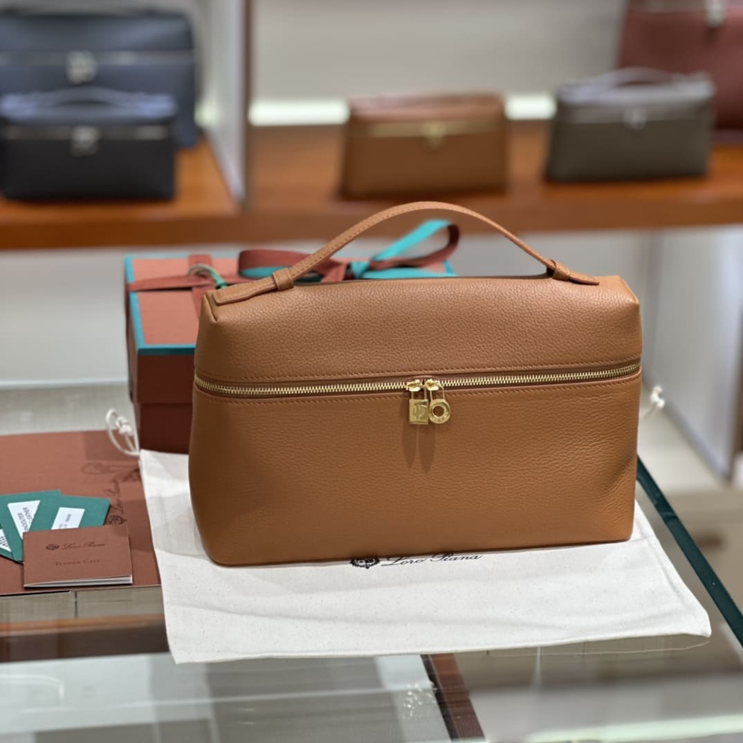 TÚI Loro Piana Women Extra bằng da bê màu vàng nâu 27