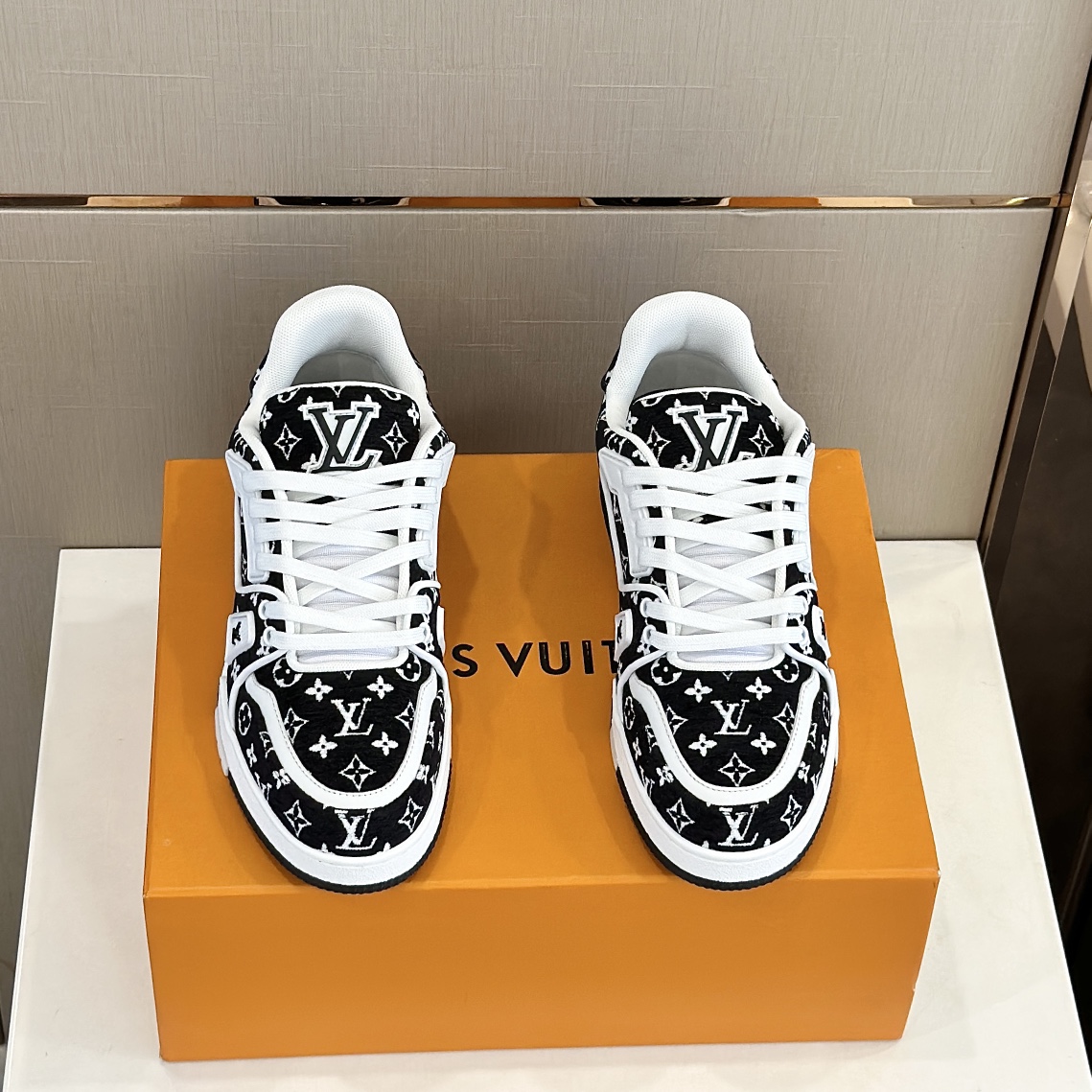 GIÀY LOUIS VUITTON TRAINER MONOGRAM SNEAKERS SHOES AAA