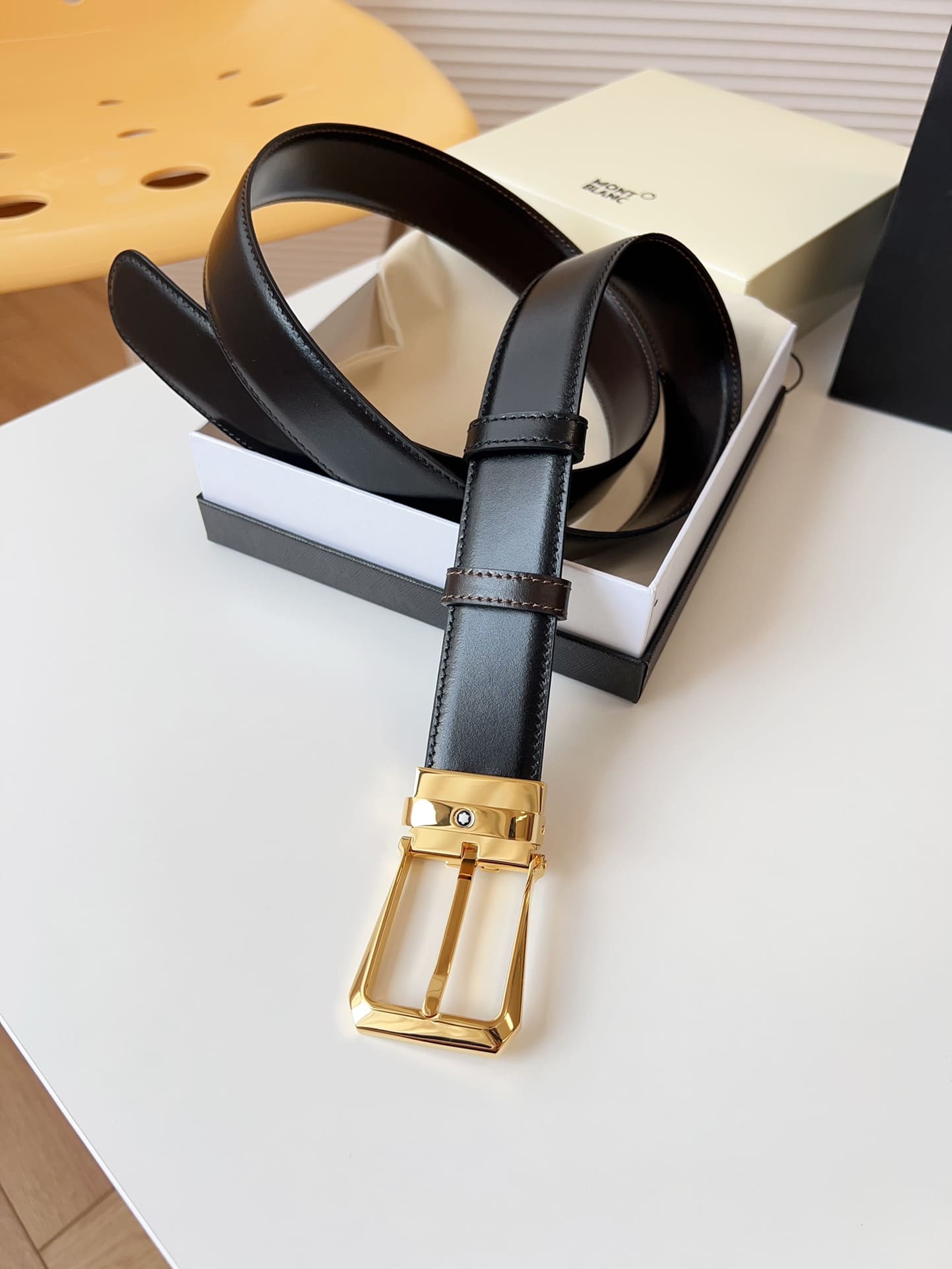 DÂY LƯNG MONTBLANC CALFSKIN LEATHER Belt Khóa vàng
