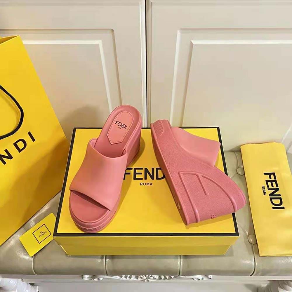 DÉP Fendi Women Fashion Show Pink Nappa Leather Slides