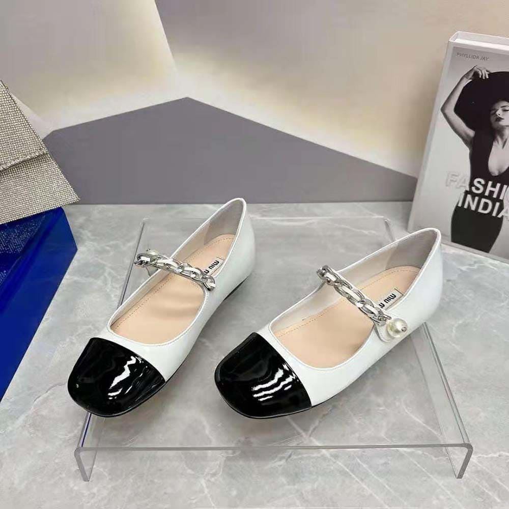 GIÀY Miu Miu Women Patent Leather Ballerinas-White
