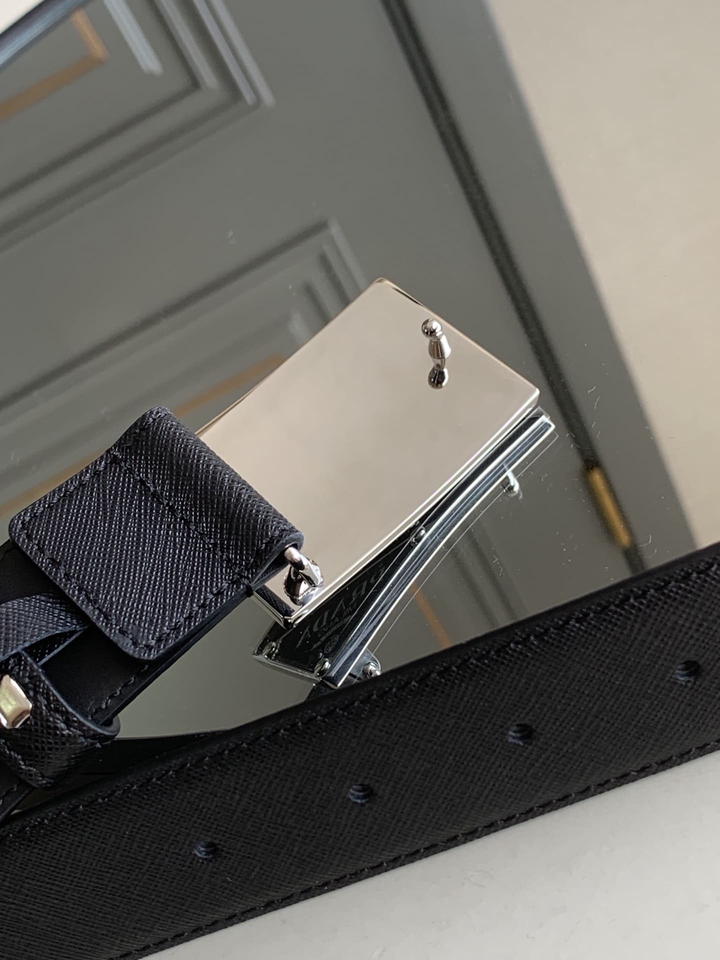 DÂY LƯNG PRADA BLACK SAFFIANO LEATHER Khóa da