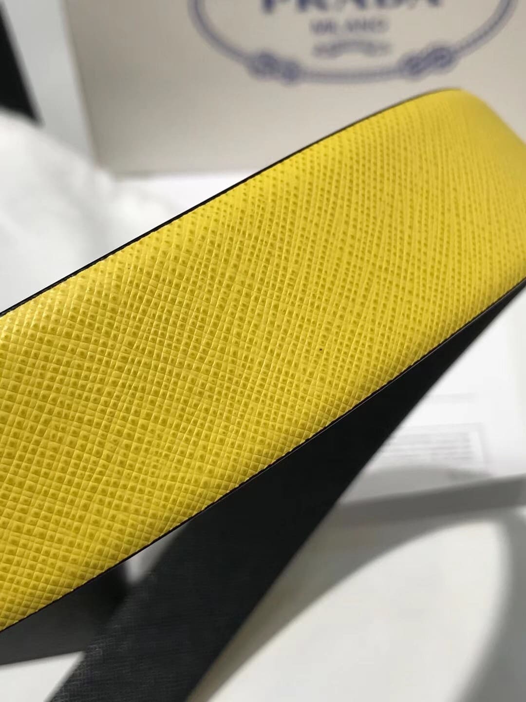 DÂY LƯNG PRADA YELLOW SAFFIANO LEATHER Khóa vàng