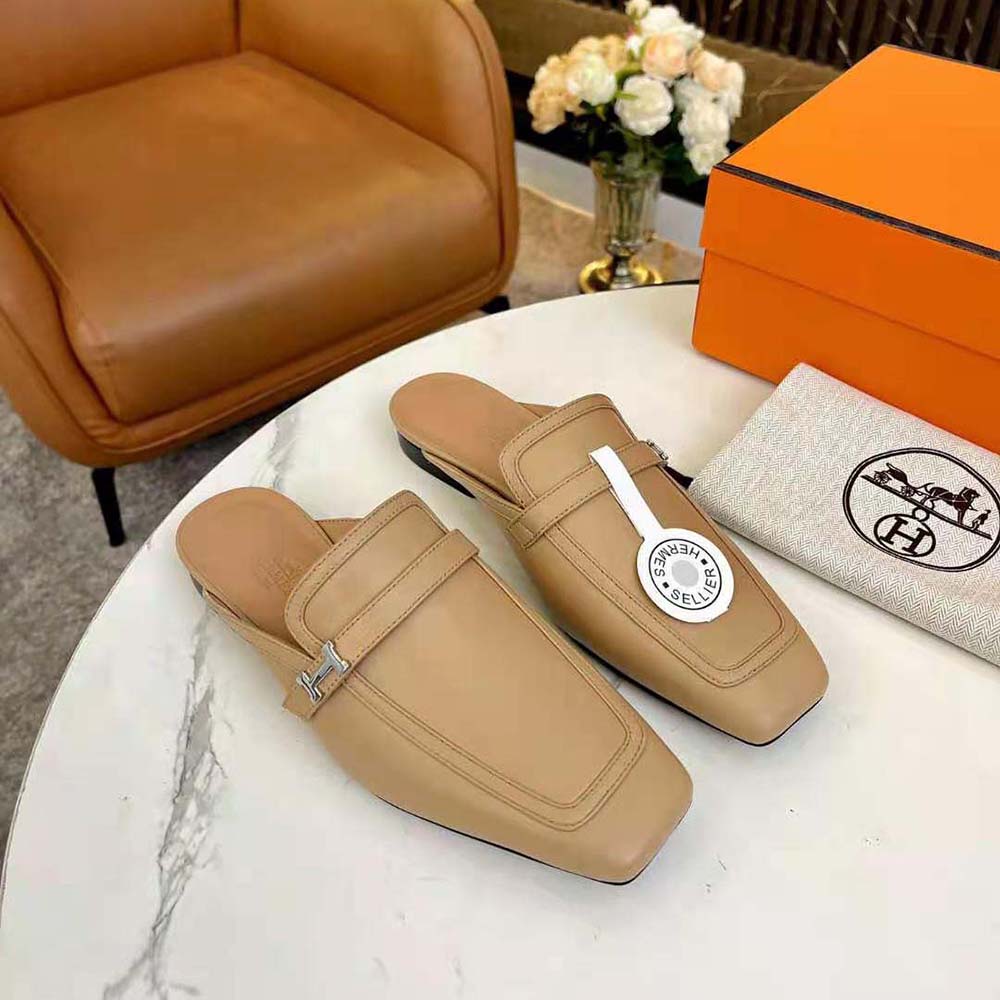 GIÀY Hermes Women Groupie Mule in Goatskin with Miniature Palladium-Plated Paris Buckle-Brown