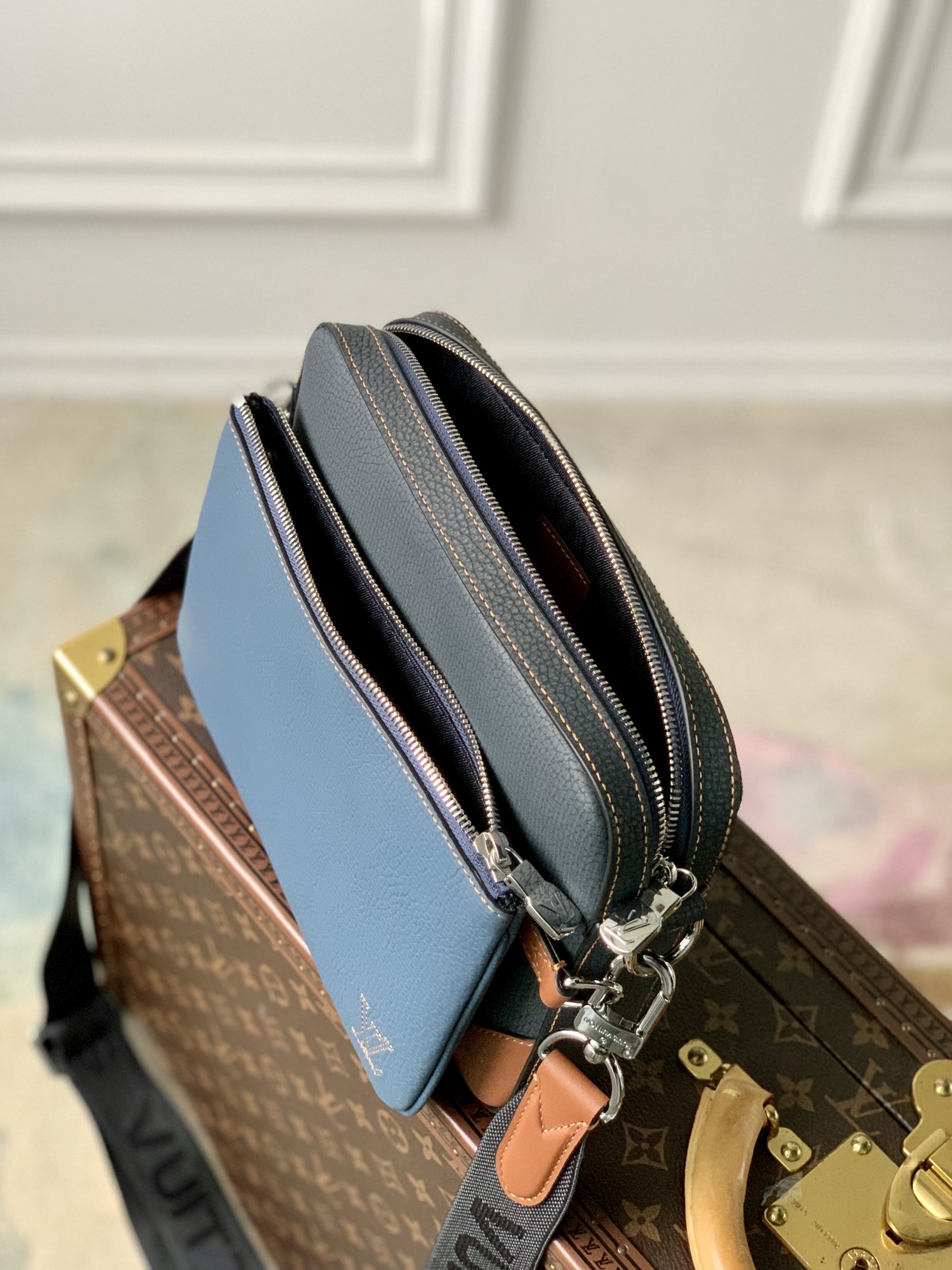 TÚI LOUIS VUITTON TRIO TAURILLON Messenger Bag