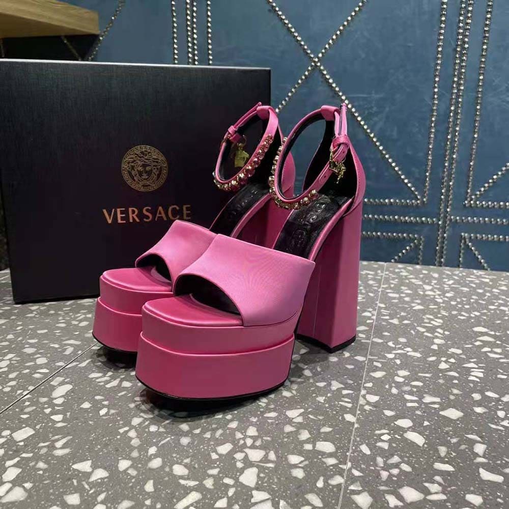 GIÀY Versace Women Aevitas Pointy Platform Boots-Black