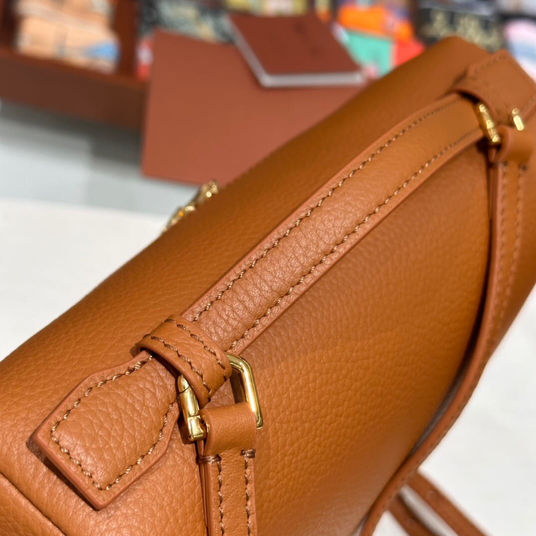 TÚI Loro Piana Women Extra Pocket Backpack Calfskin Leather Brown