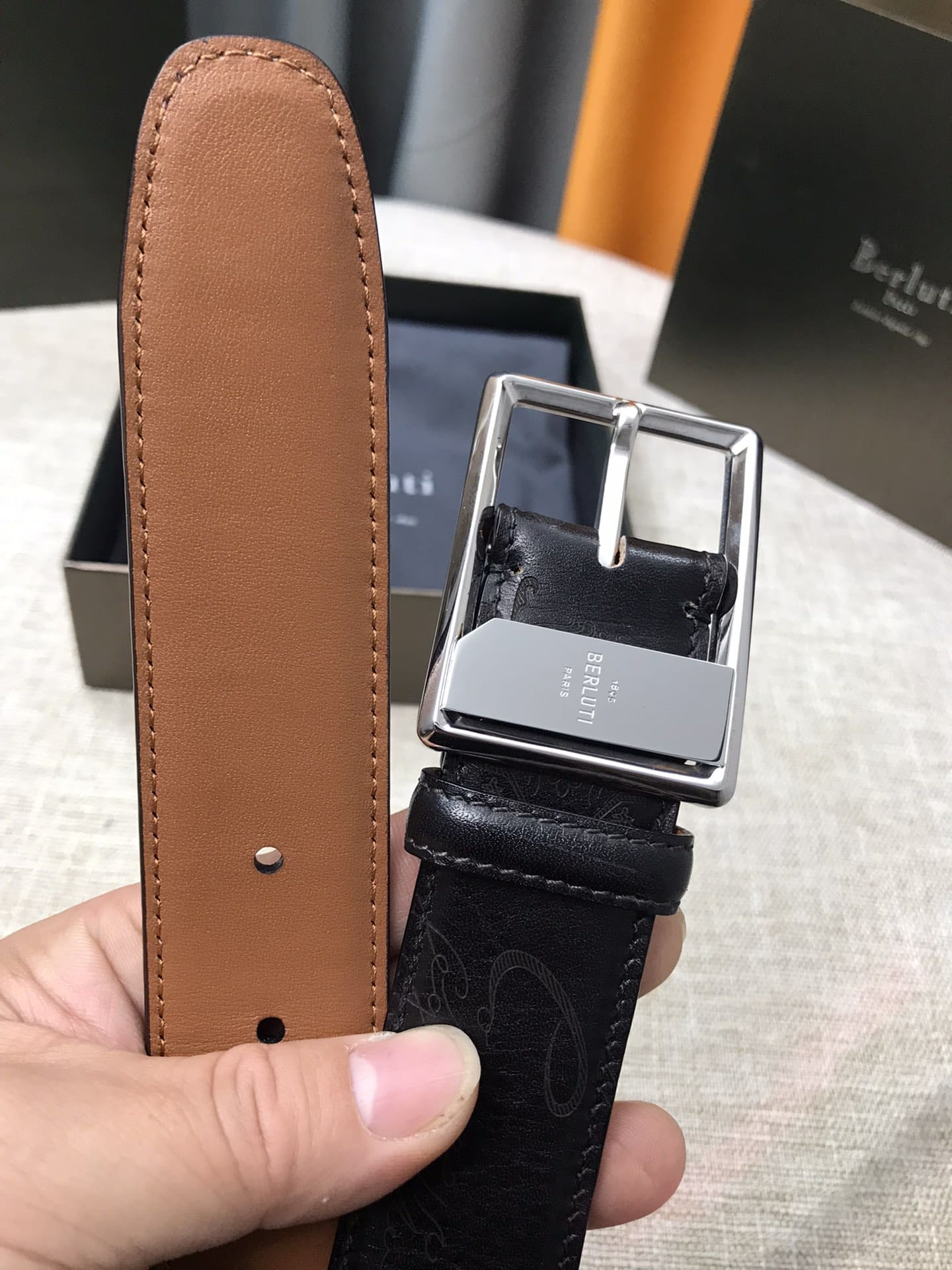 DÂY LƯNG BERLUTI PATINA Leather khóa trắng