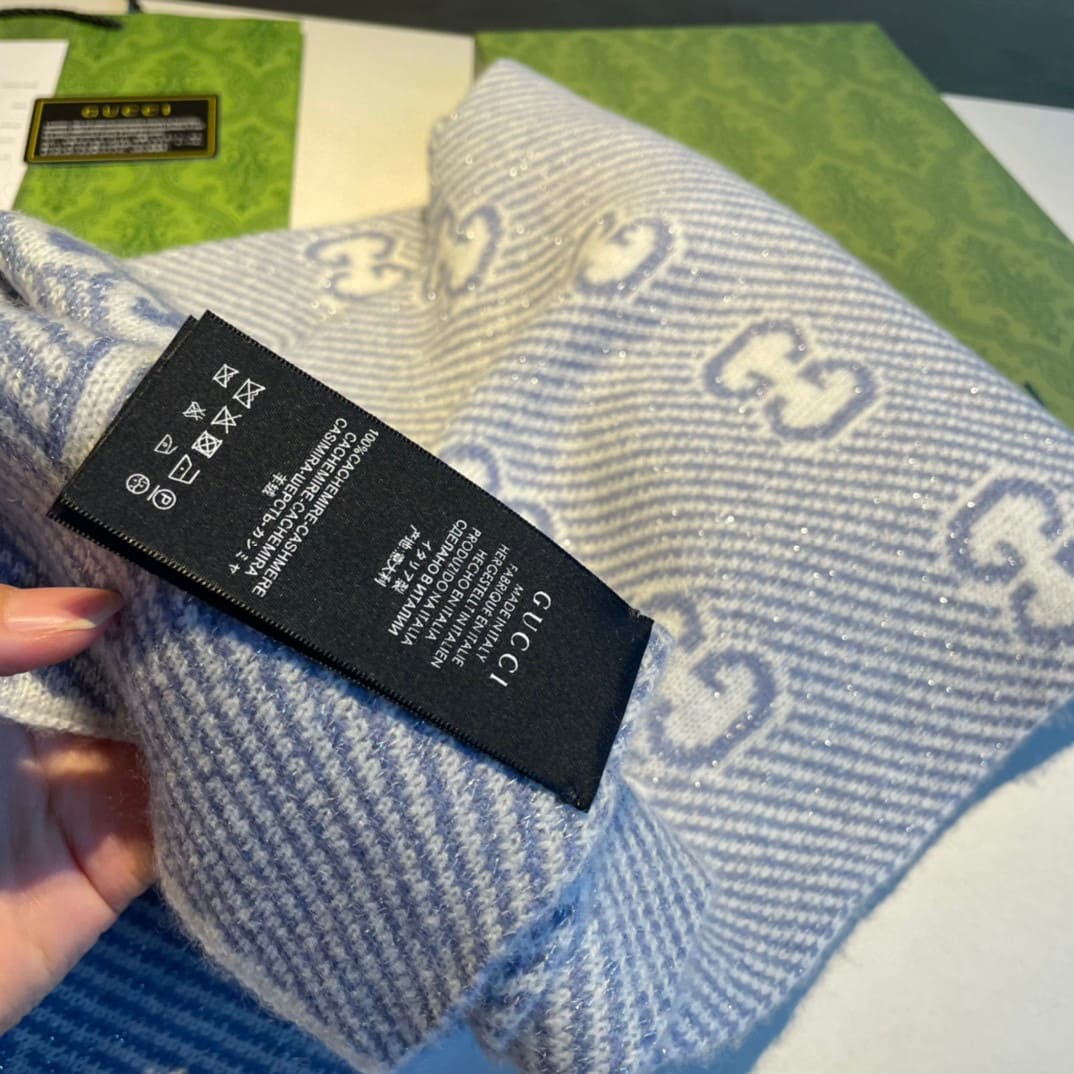KHĂN GUCCI Knitted scarf with gold and silver thread cashmere scarf