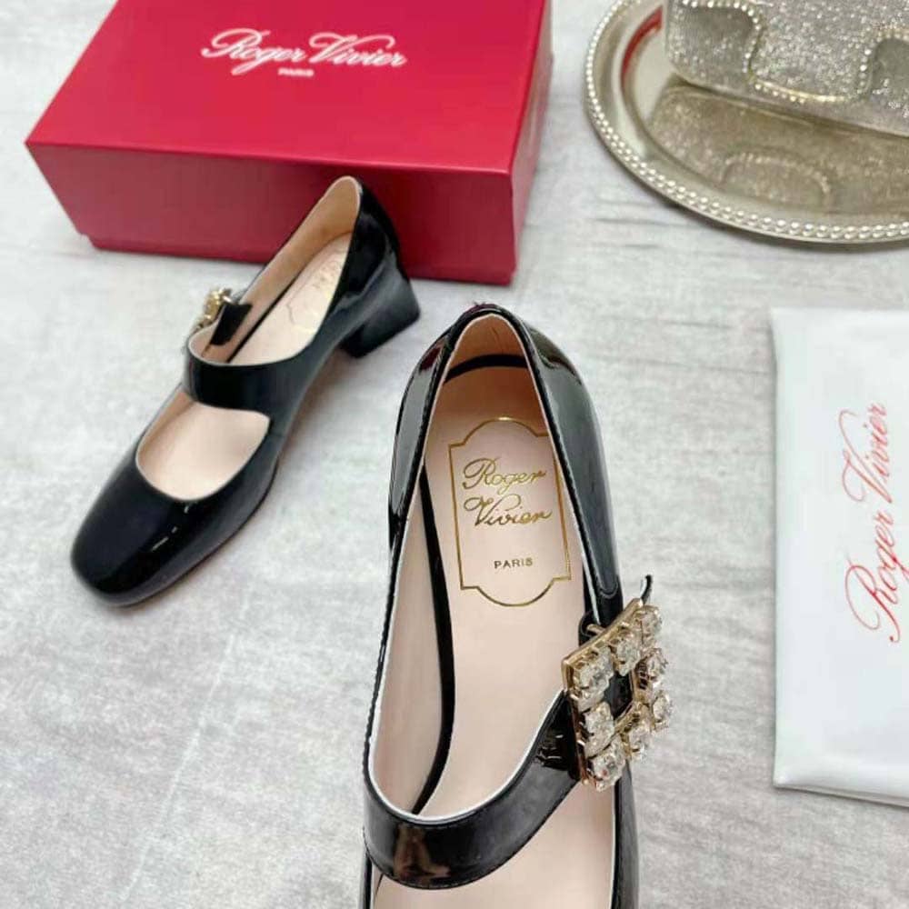 GIÀY Roger Vivier Women Très Vivier Rhinestone Buckle Babies Pumps-Black