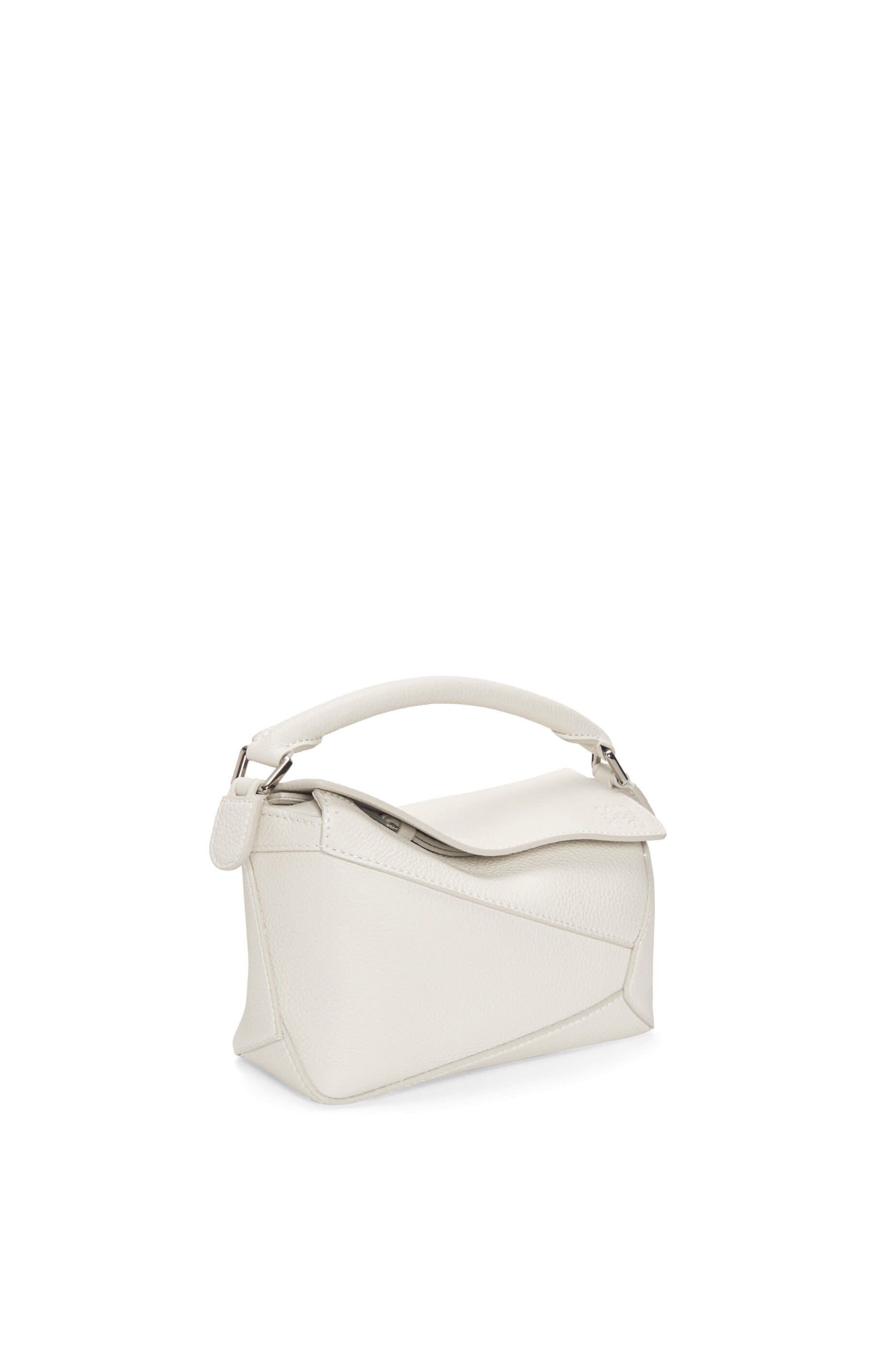 Túi LOEWE Mini Puzzle bag in soft grained calfskin white