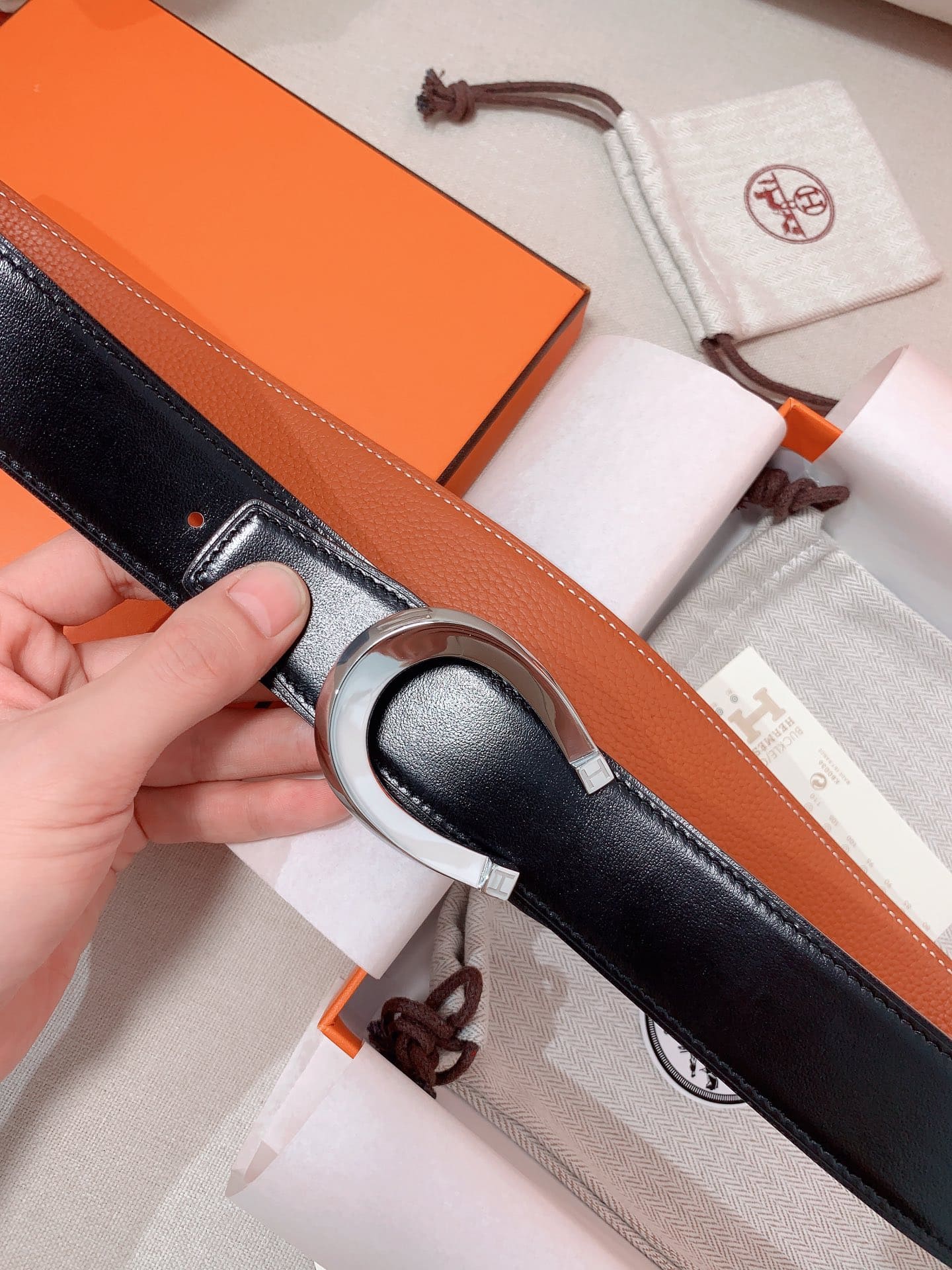 DÂY LƯNG HERMES Horseshoe Togo leather hai mặt khóa bạc