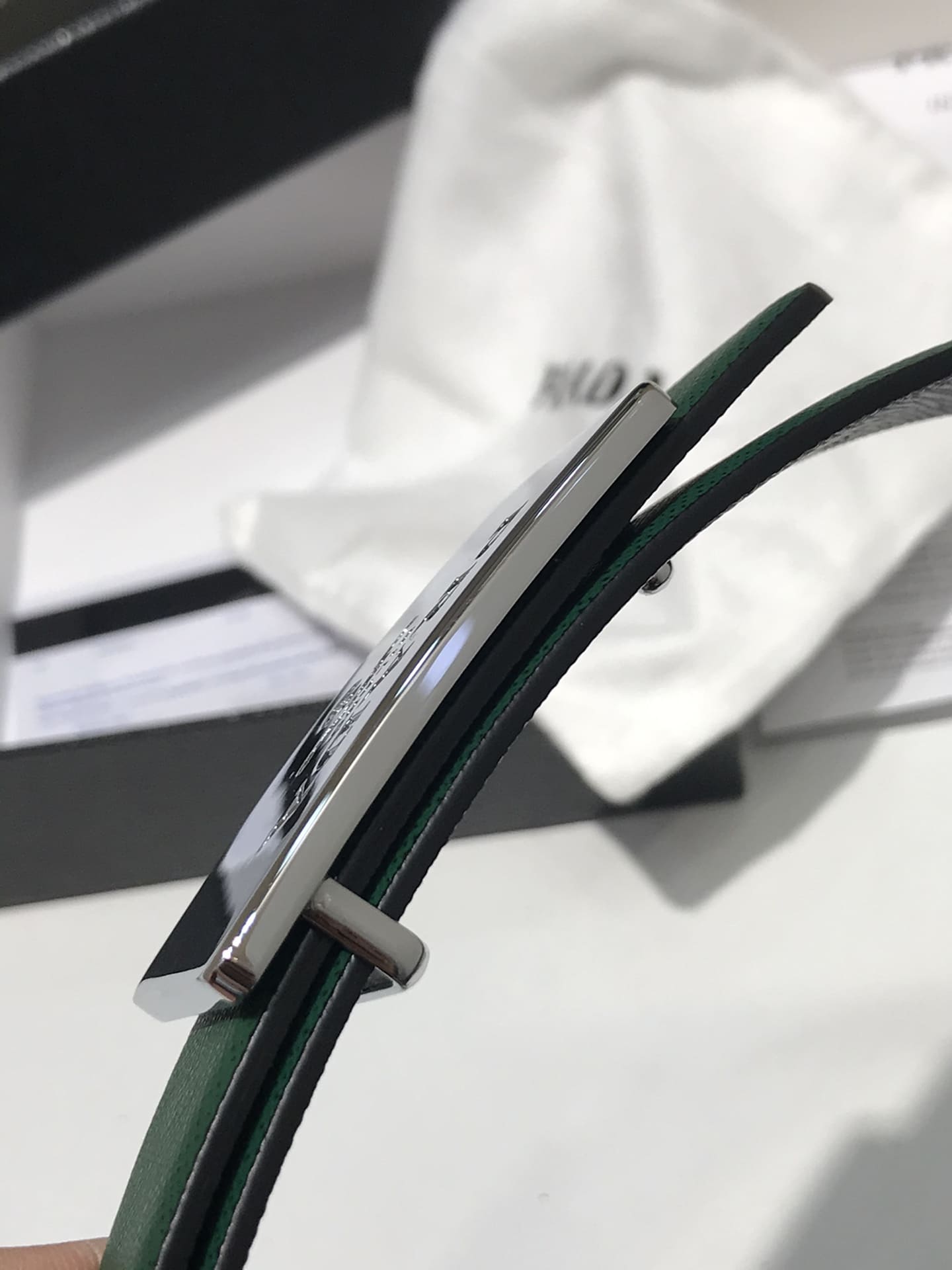 DÂY LƯNG PRADA GREEN SAFFIANO LEATHER Khóa bạc
