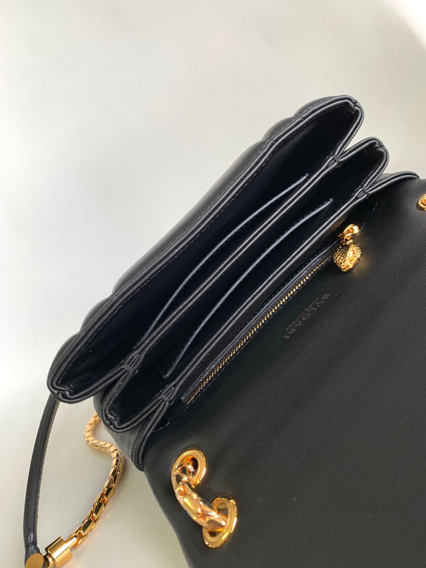 TÚI BVLGARI SERPENTI CALFSKIN BLACK