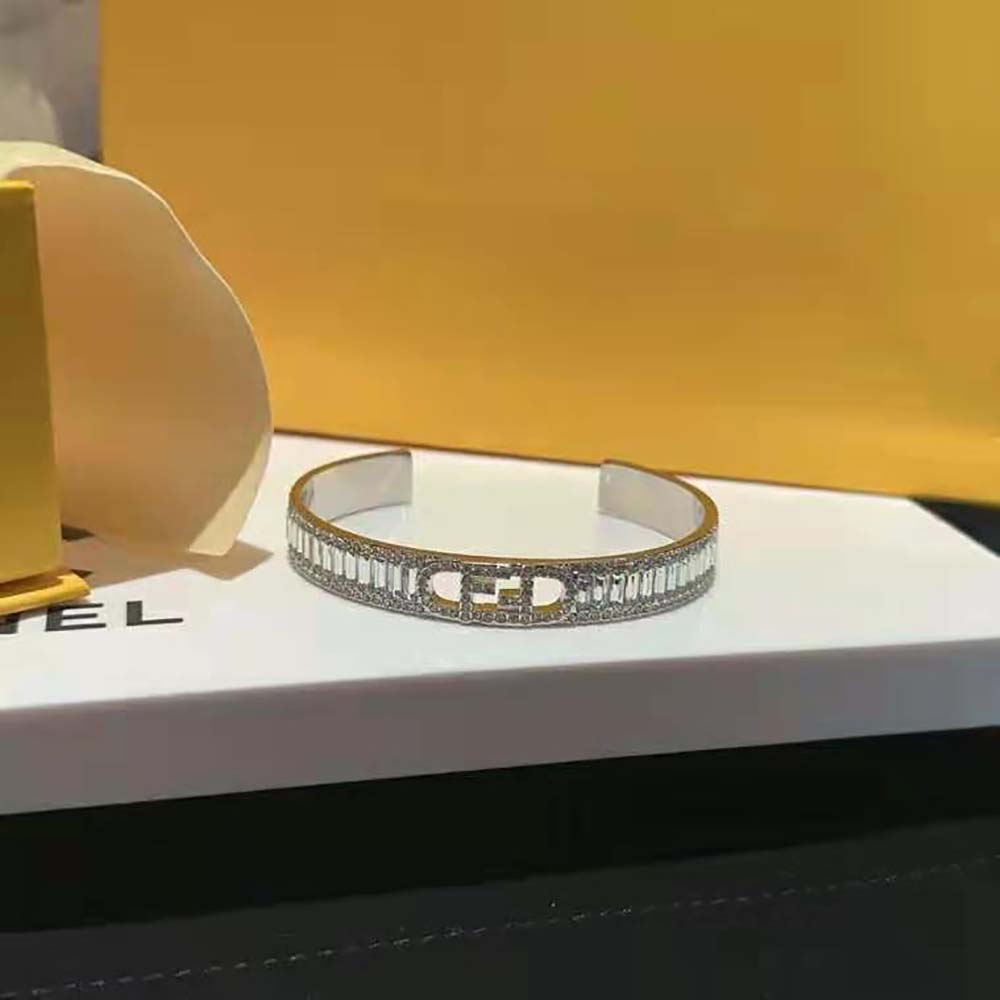 Vòng tay Fendi Women O’Lock Bracelet Silver-Colored Bracelet