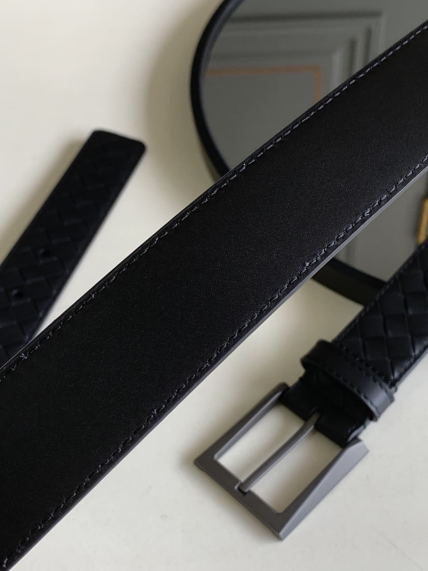 DÂY LƯNG BOTTGA VENETA INTRECCIATO LEATHER Khóa đen mờ