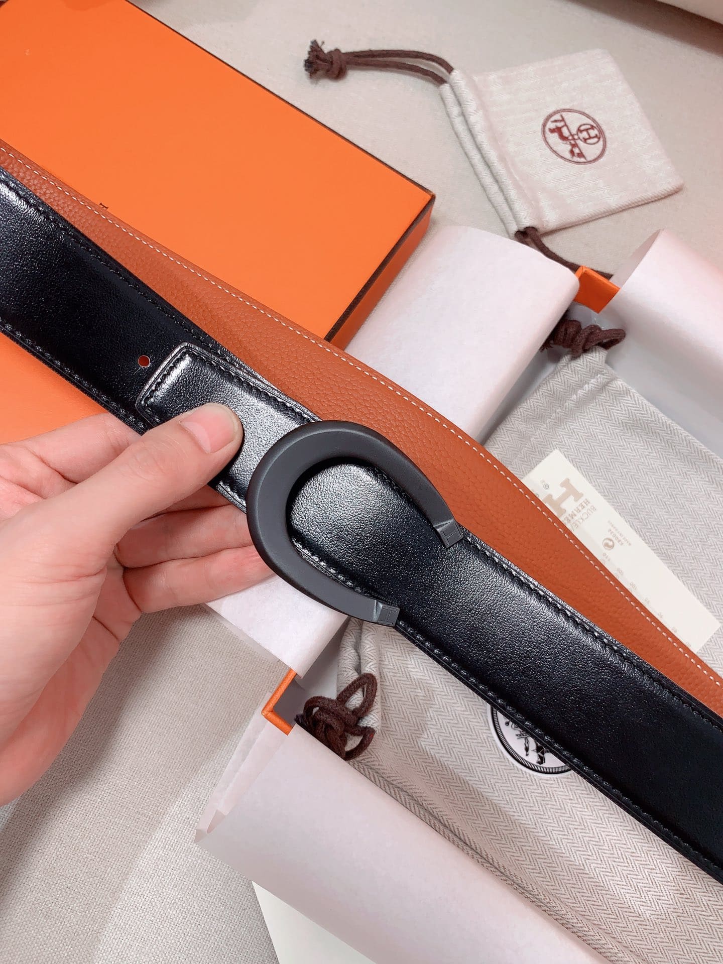 DÂY LƯNG HERMES Horseshoe Togo leather hai mặt khóa bạc đen