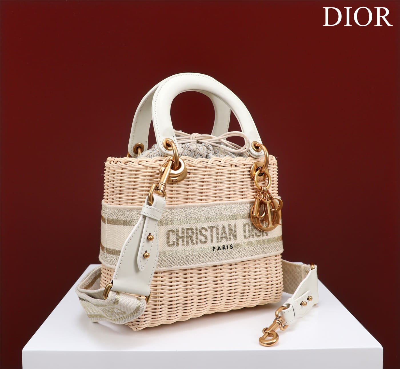 TÚI Dior Women Medium Lady Dior Bag Natural Wicker and Cream Dior Oblique Jacquard dệt tay bằng liễu gai
