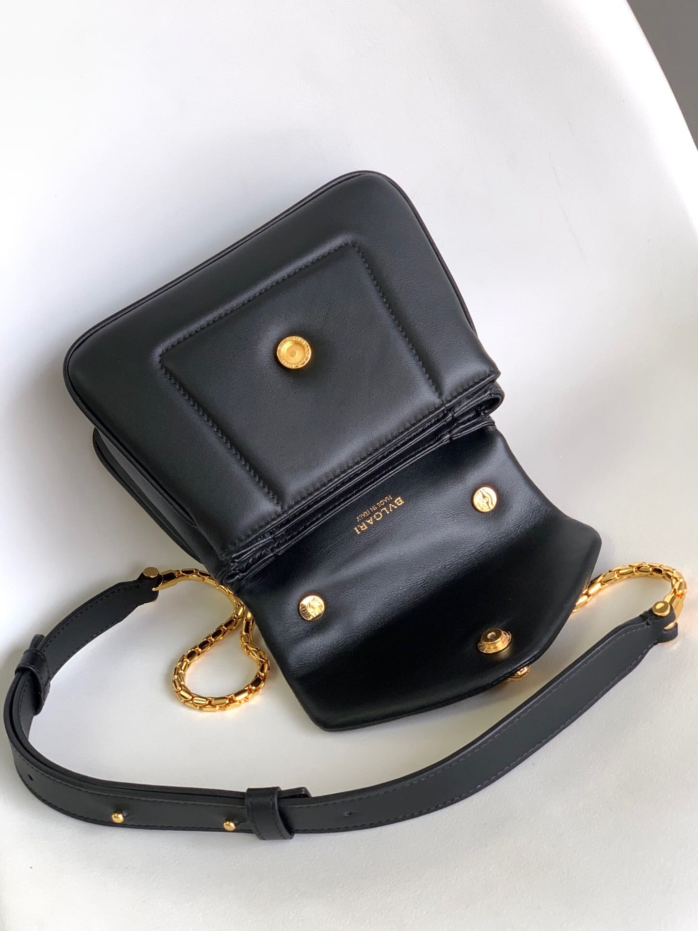 TÚI BVLGARI SERPENTI CALFSKIN BLACK