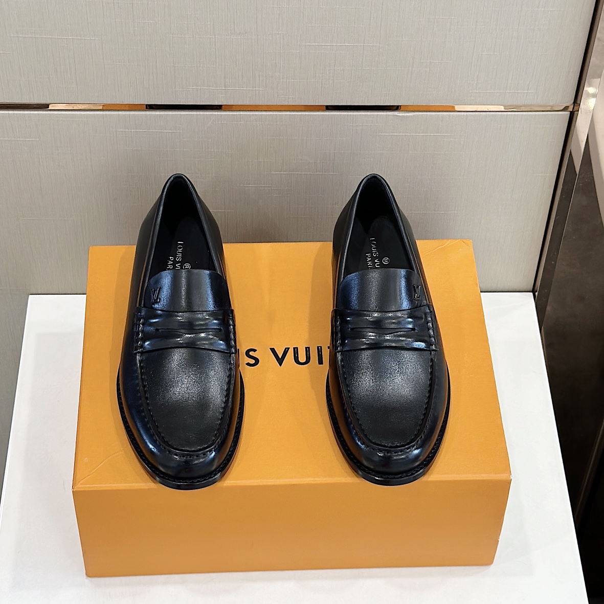 GIÀY LOUIS VUITTON GLOVE LOAFER SHOES AAA
