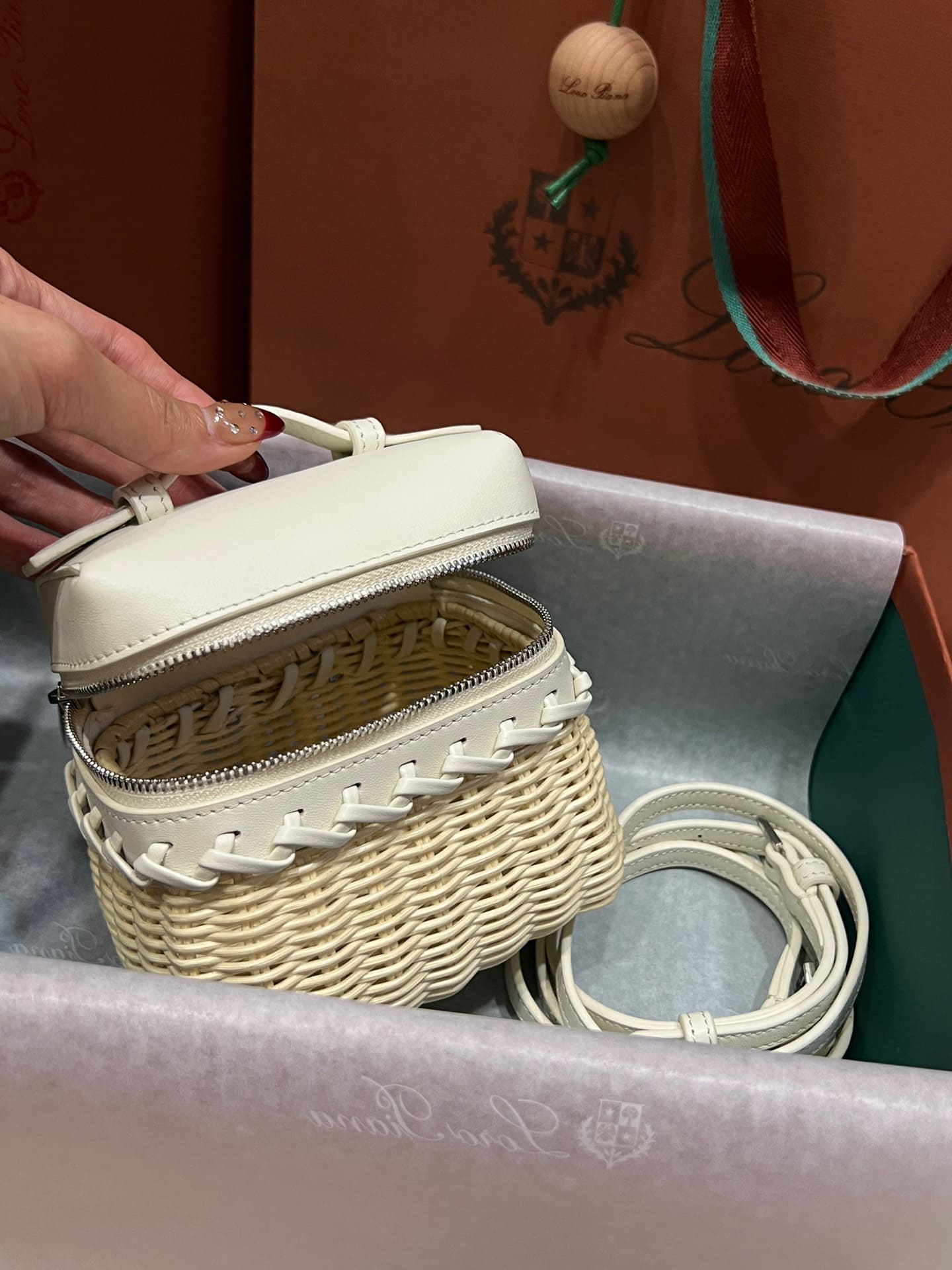 TÚI Loro Piana Women Extra Pocket Cross Body Wicker bằng da bê kết hợp tre đan