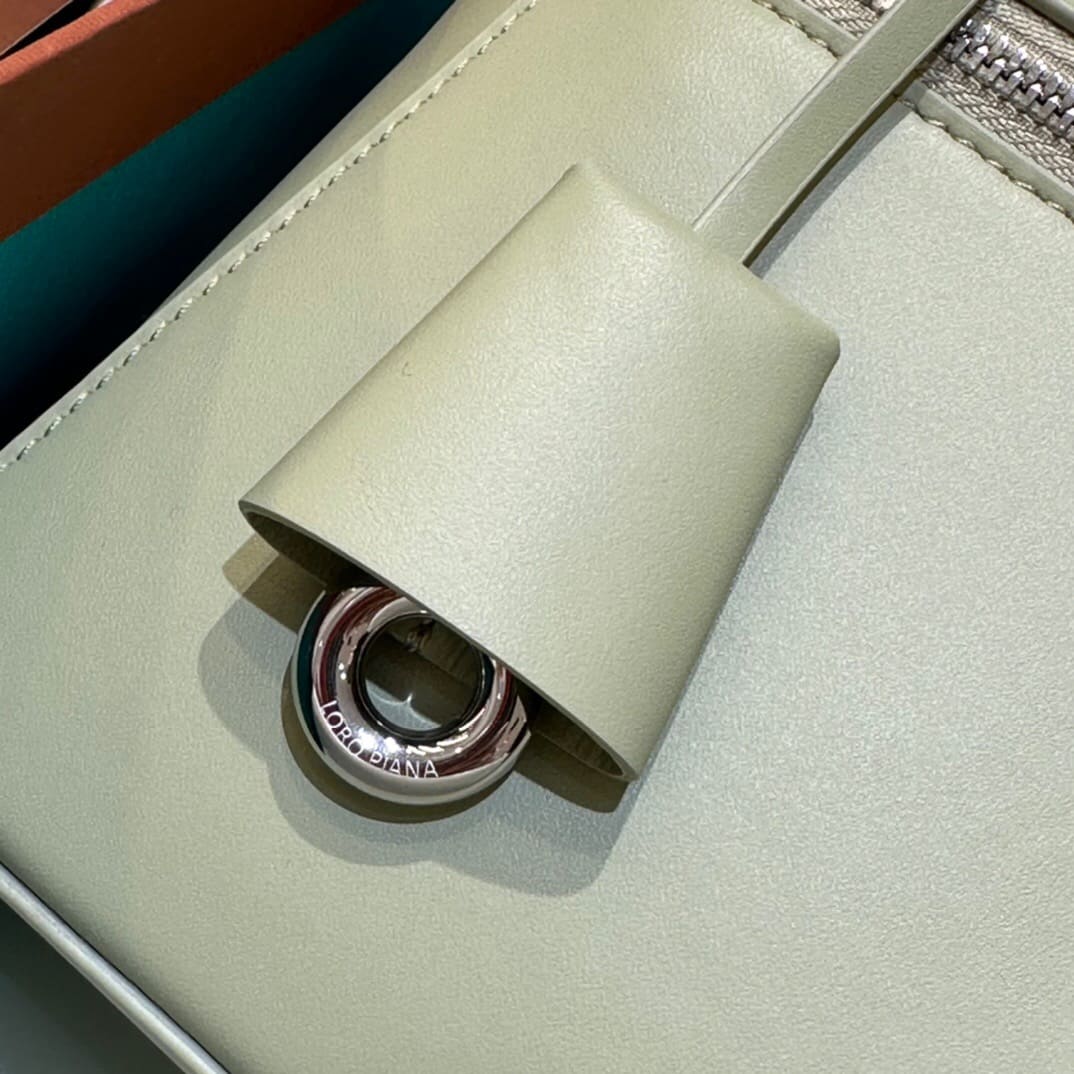 TÚI Loro Piana Women Extra bằng da bê màu Beige