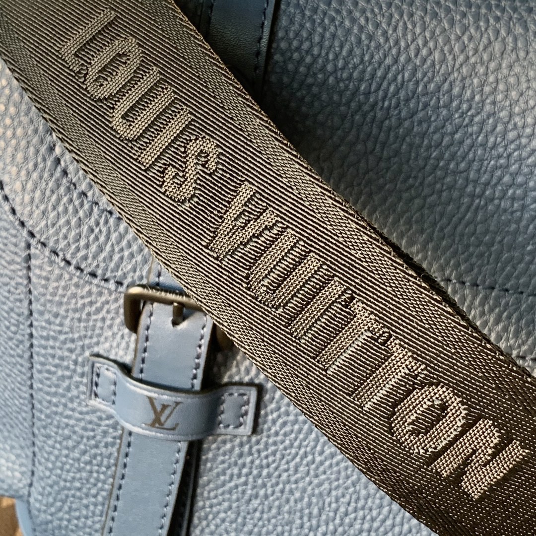 TÚI LOUIS VUITTON Christopher Taurillon Messenger Bag