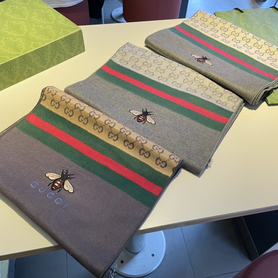 KHĂN GUCCI GG BEE cashmere scarf