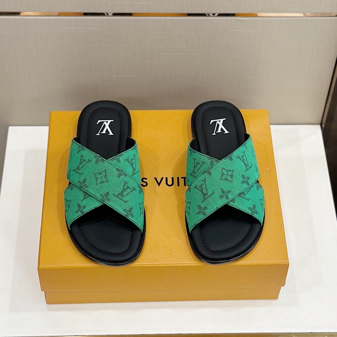 DÉP LOUIS VUITTON TRIANGLE LOGO SANDAL AAA