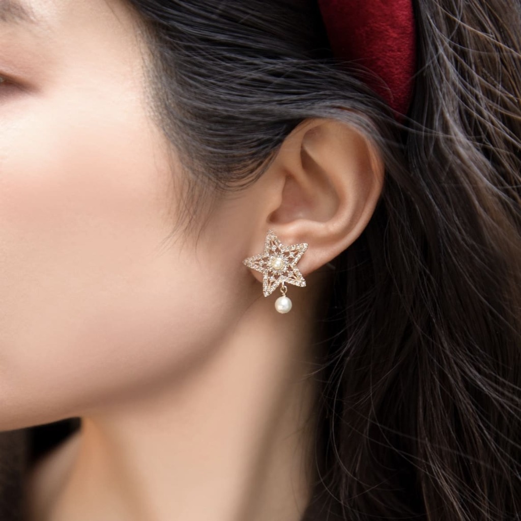 HOA TAI DIOR CD STARS AND PEARLS