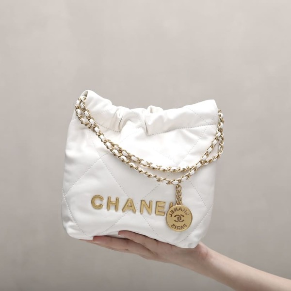 TÚI CHANEL 22 MINI Da Bê Sáng Bóng màu trắng