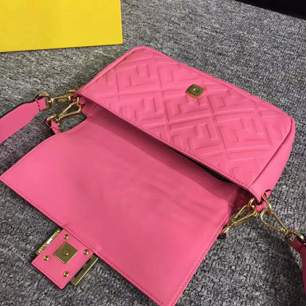 TÚI Fendi Women Iconic Baguette Leather Bag in Medium Size-Pink