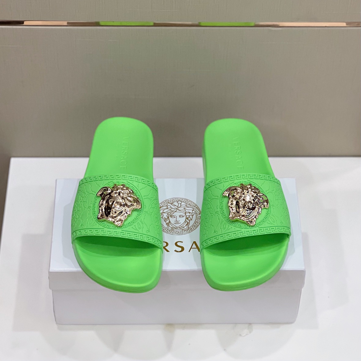 DÉP VERSACE MEDUSA HEAD SLIPPER