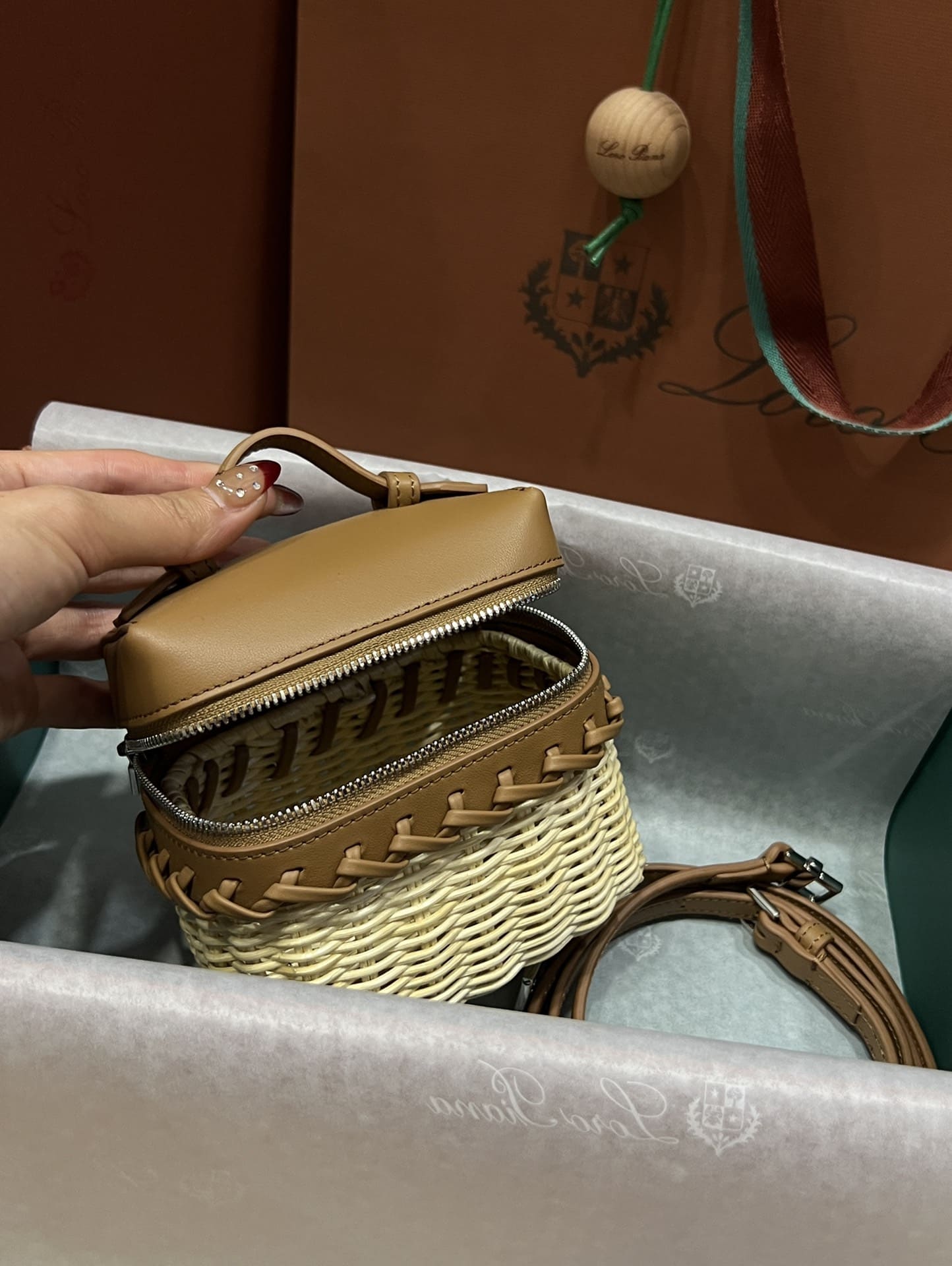 TÚI Loro Piana Women Extra Pocket Cross Body Wicker bằng da bê kết hợp tre đan