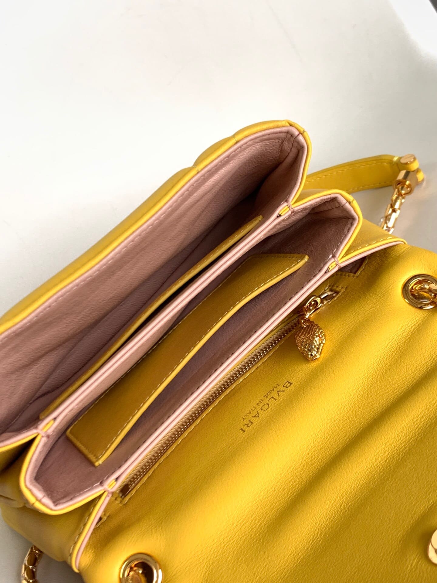 TÚI BVLGARI SERPENTI CALFSKIN YELLOW