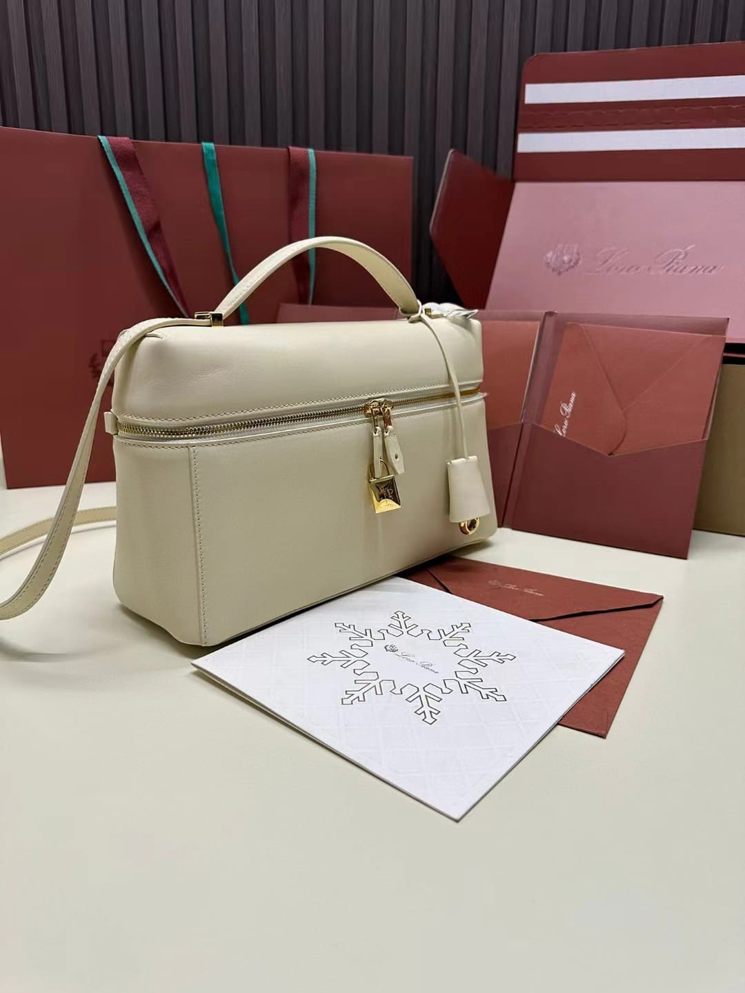 TÚI Loro Piana Women Extra Pocket L27 in Sheepskin Leather white