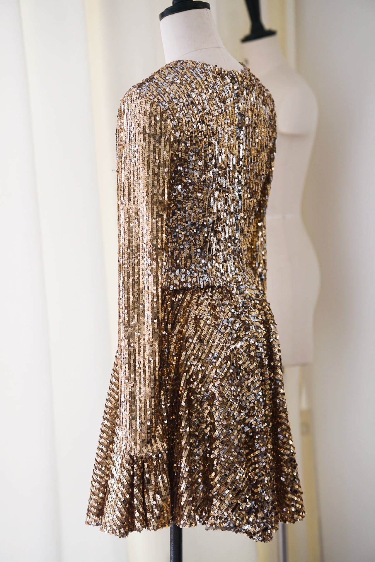 VÁY DOLCE & GABBANA ROUND NECK SEQUIN PARTY MID DRESS High Classy