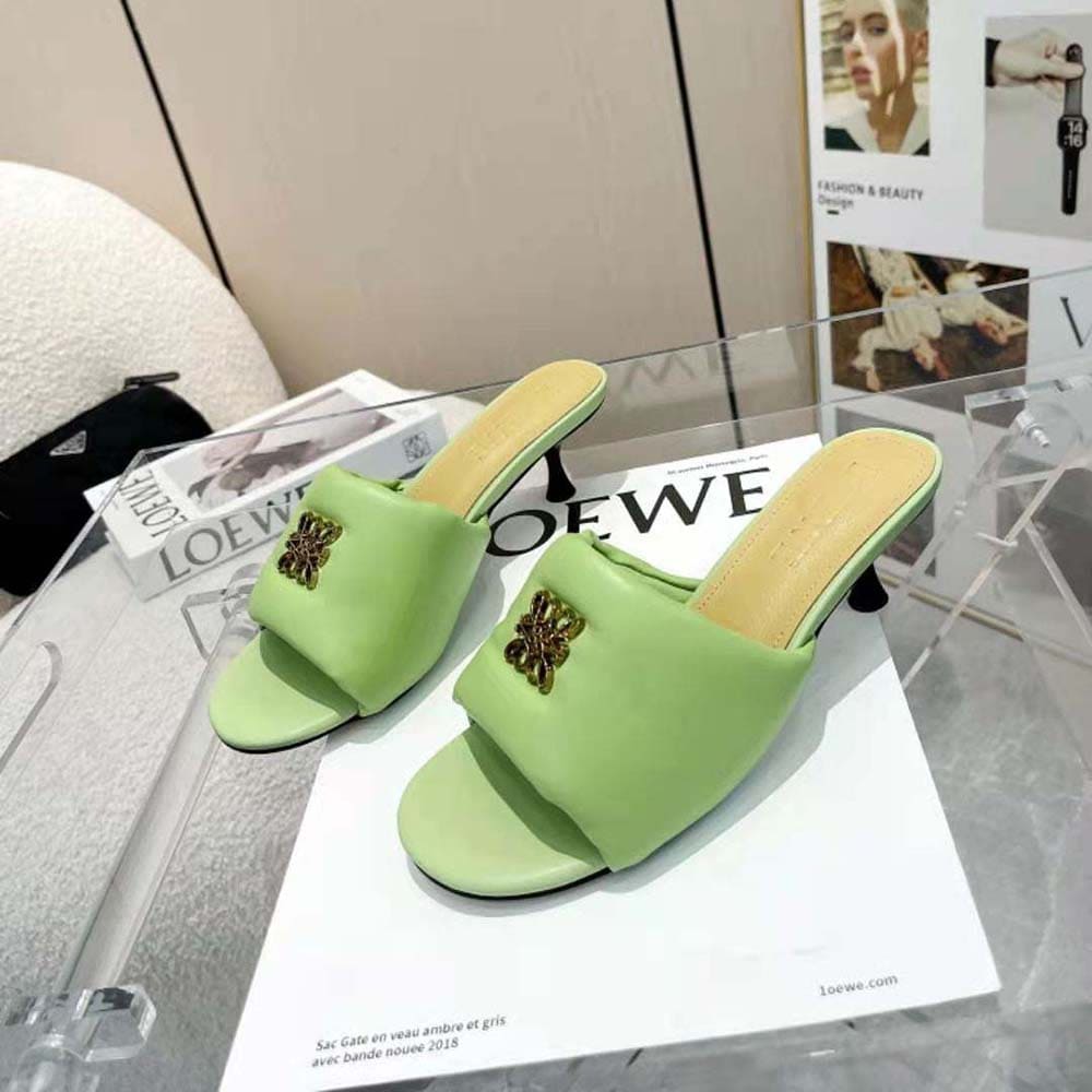 GUỐC Loewe Women Anagram Padded Mule in Lambskin-Green