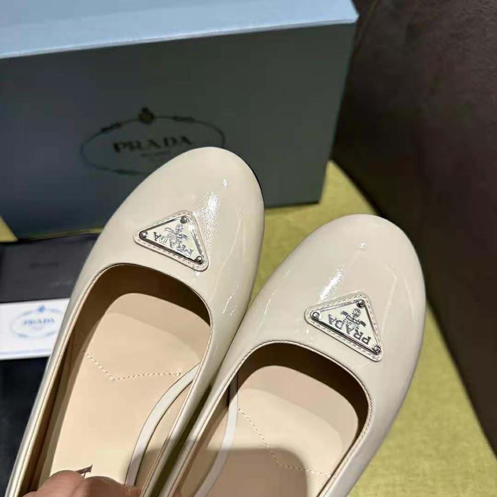 GIÀY Prada Women Patent Leather Ballerinas-White