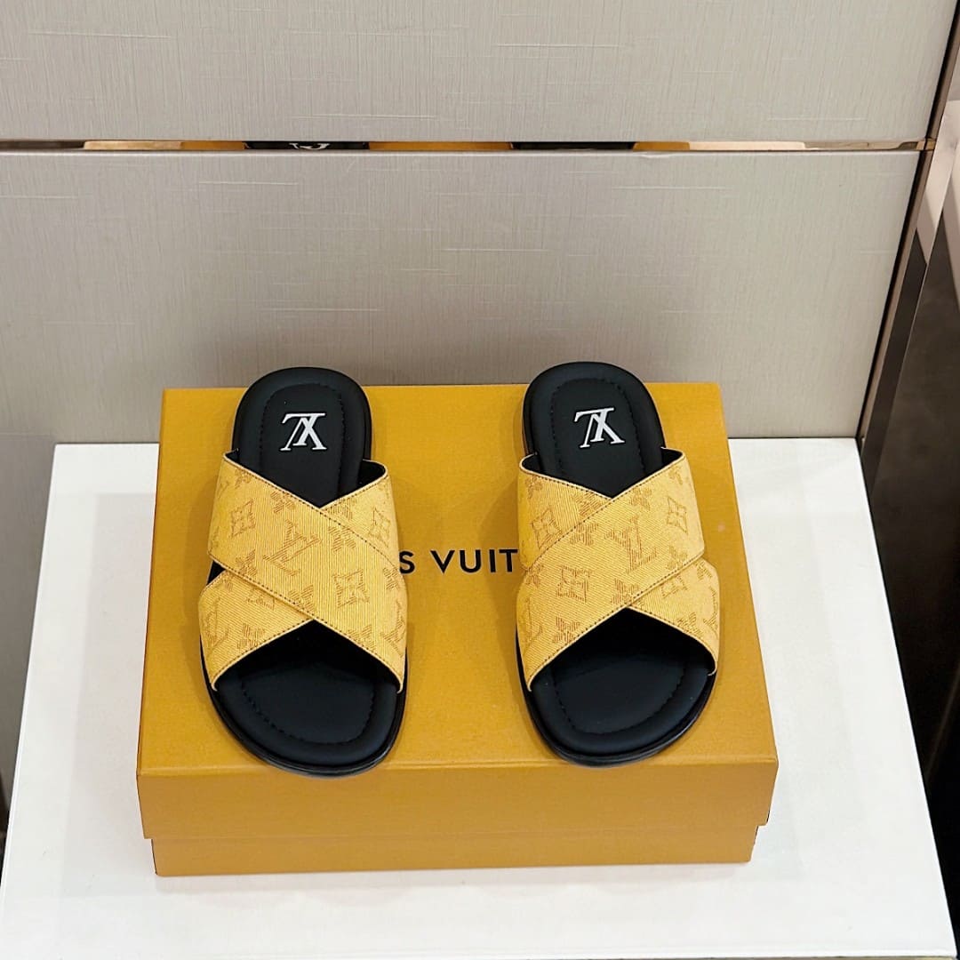DÉP LOUIS VUITTON TRIANGLE LOGO SANDAL AAA