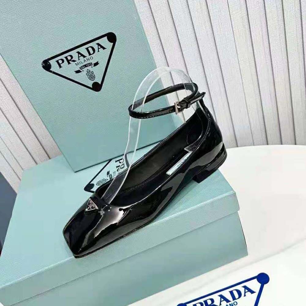 GIÀY Prada Women Patent Leather Ballerinas-Black