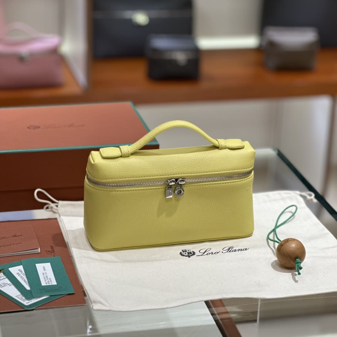 TÚI Loro Piana Women Extra bằng da bê màu vàng 19