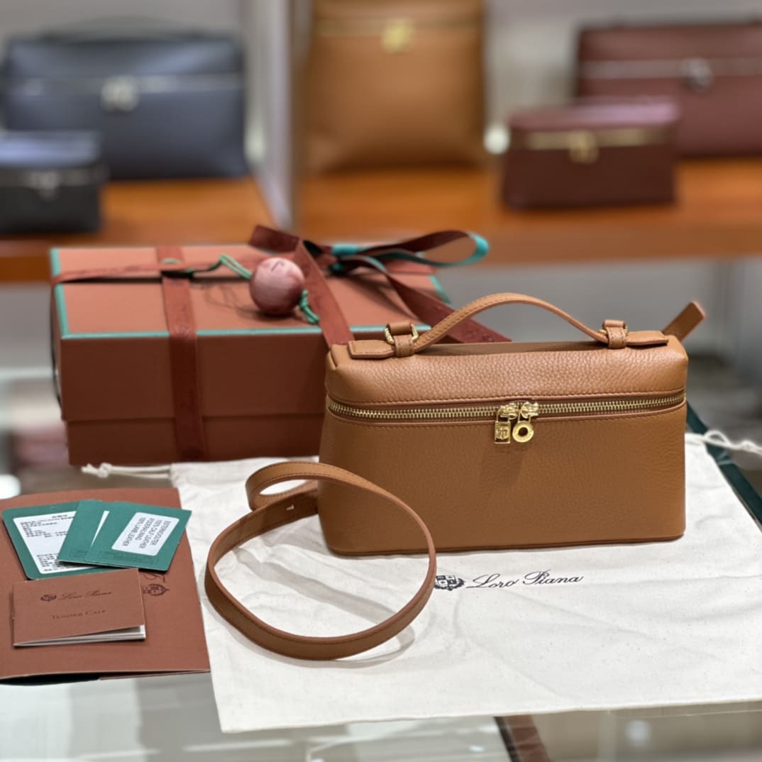 TÚI Loro Piana Women Extra bằng da bê màu vàng nâu 19