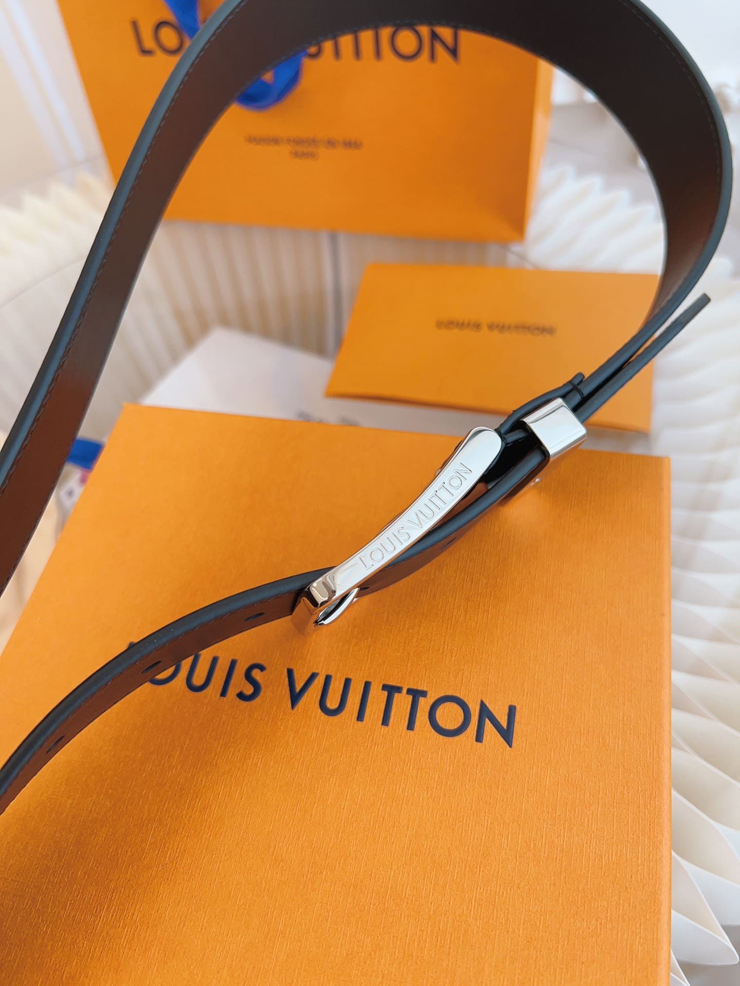 DÂY LƯNG LOUIS VUITTON BLACK CALFSKIN LEATHER Khóa bạc