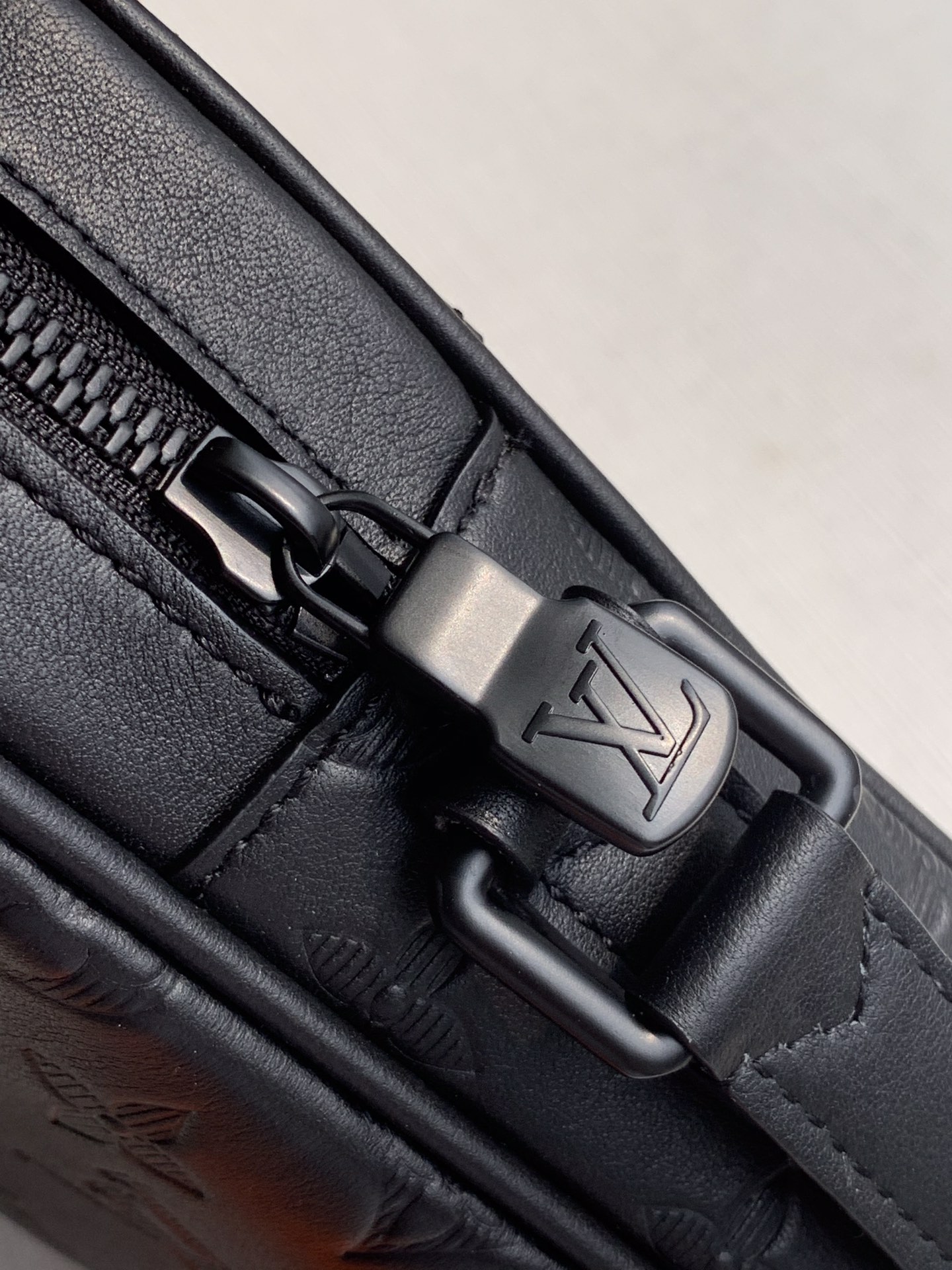 TÚI LOUIS VUITTON TAURILLON MONOGRAM DANUBE Messenger Bag