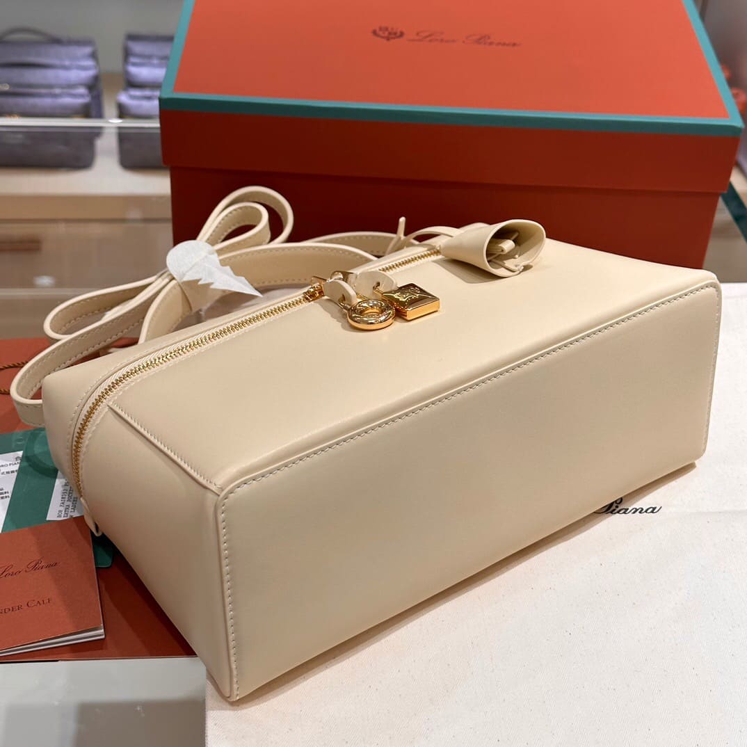 TÚI Loro Piana Women Extra Pocket L27 in Sheepskin Leather Cream