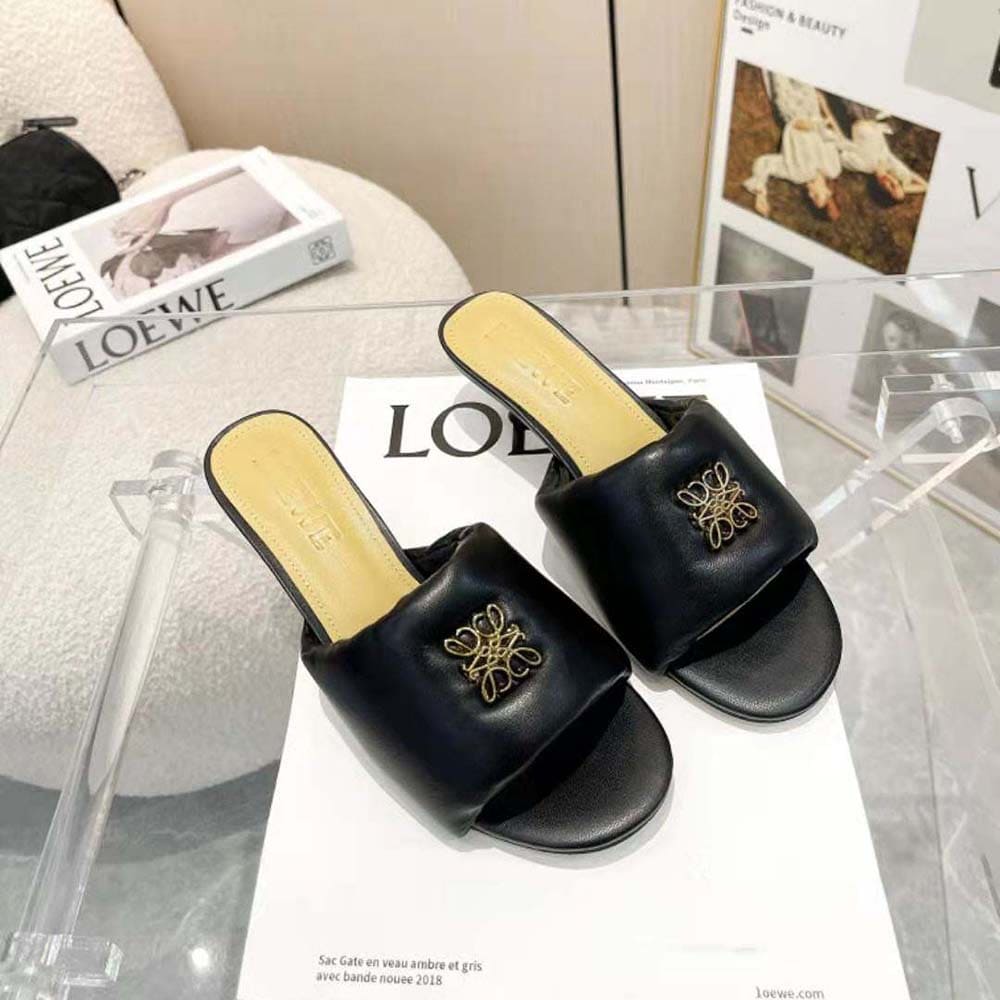GUỐC Loewe Women Anagram Padded Mule in Lambskin-Black
