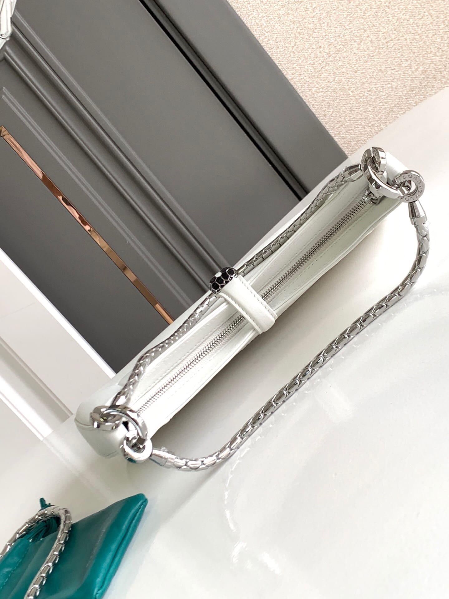 TÚI BVLGARI SERPENTI CALFSKIN WHITE