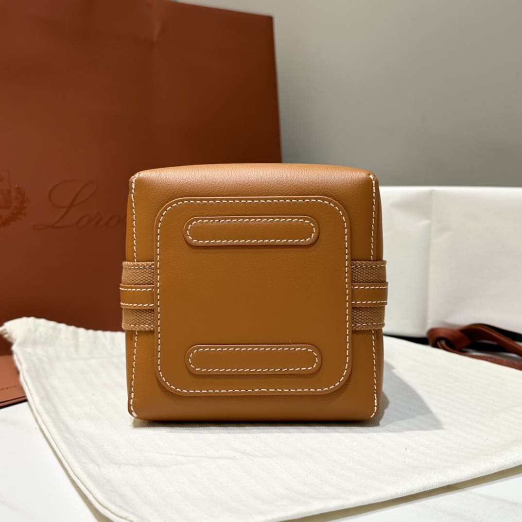 TÚI Loro Piana Bale Micro bằng da bê màu nâu Barenia